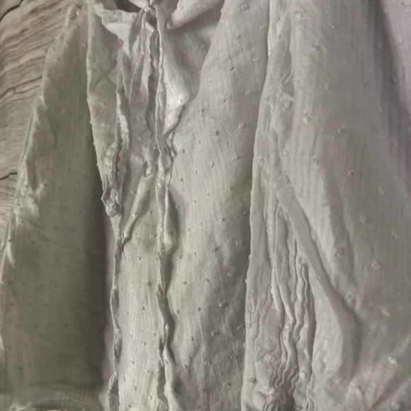 White cold shoulder top - Picture 2 of 3